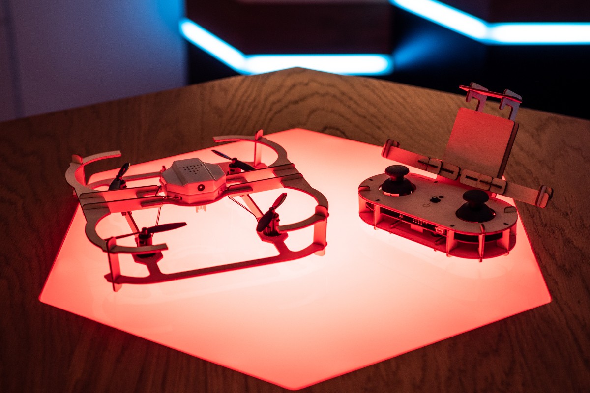 Složte si svůj dron bez všemožného nářadí